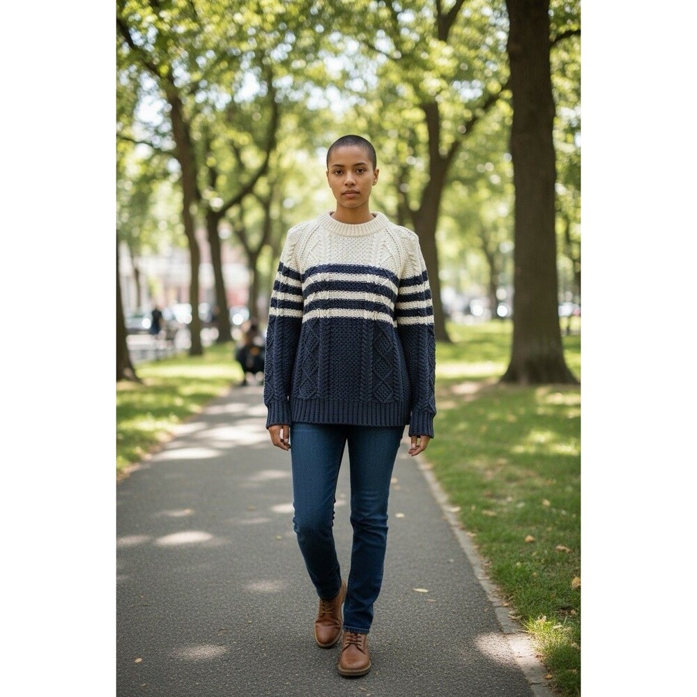 L.L. Bean Signature womens crew neck navy cream cable knit sweater Large cotton